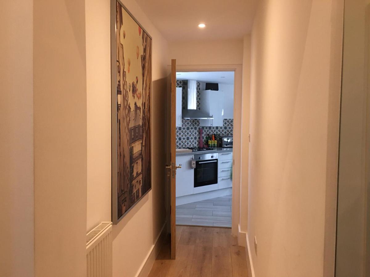Bagshot Pennyhill Camberley Ascot Luxury 2 Beds 1 Bath Sleeps 4 Pets Ok Permit Parking Apartment ภายนอก รูปภาพ